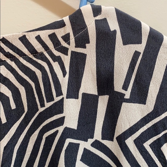 Flattering Loft dress - Picture 3 of 3